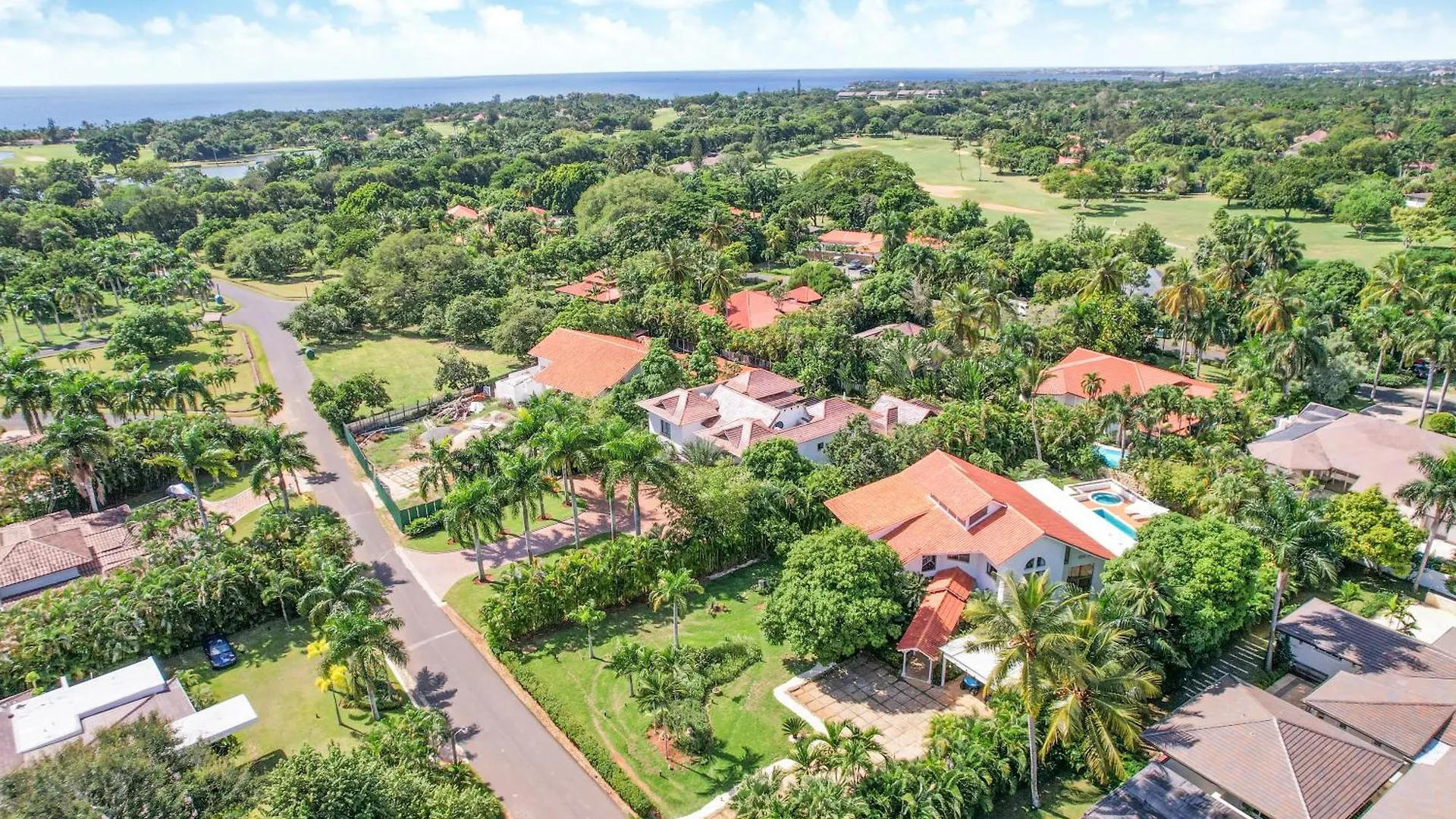 Private Two-Storey Casa De Campo Villa With Pool, Jacuzzi And Golf Cart La Romana