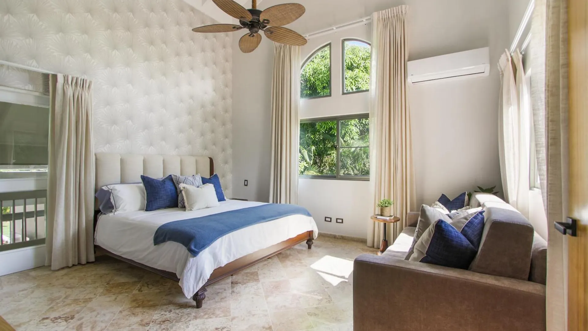 Private Two-Storey Casa De Campo Villa With Pool, Jacuzzi And Golf Cart La Romana