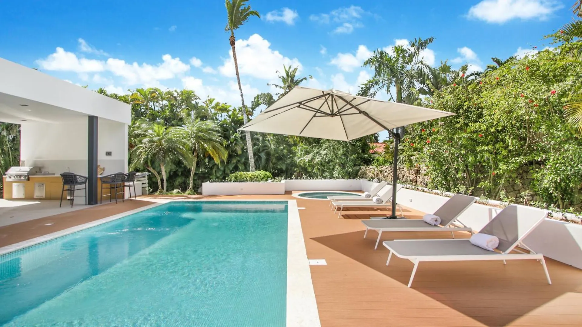 Private Two-Storey Casa De Campo Villa With Pool, Jacuzzi And Golf Cart La Romana